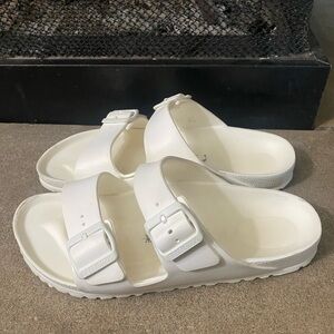 Arizona Essentials size 9 women worn 1x! 
EVA Double-Buckle Slide Sandals
